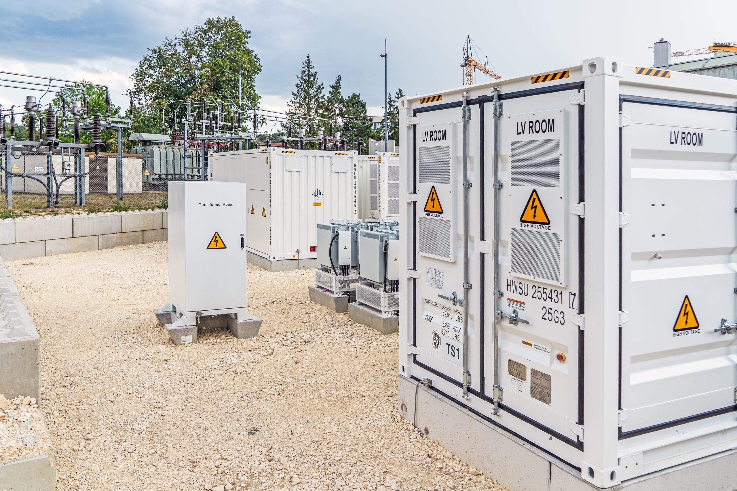 Die Stadtwerke haben ein neues Batterie-Energiespeichersystem auf ihrem Werksgelände.