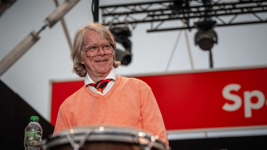 Helge Schneider verließ beim LGS-Konzert in Ellwangen kurzzeitig die Bühne. 
