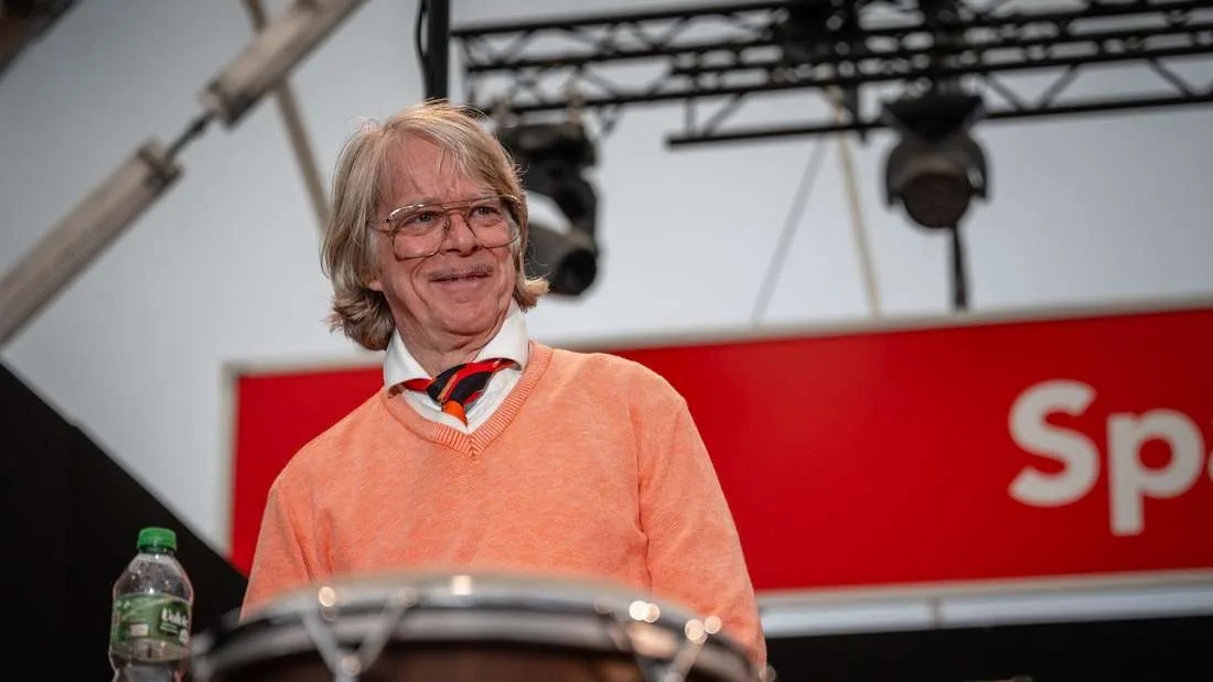 Helge Schneider verließ beim LGS-Konzert in Ellwangen kurzzeitig die Bühne. 