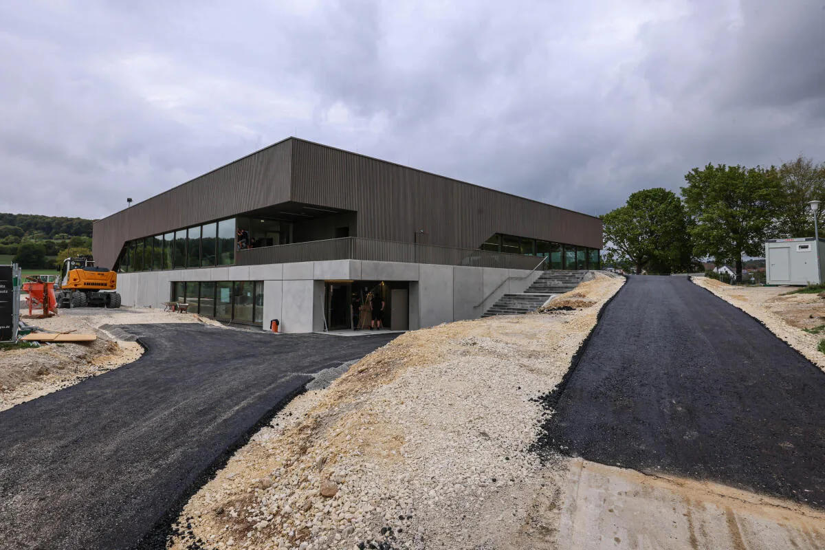 Steinheim: Wentalhalle, Vorbereitungen fürs Festwochenende Die Bauarbeiter sind drinnen wie draußen noch schwer beschäftigt. Parallel laufen die Vorbereitungen fürs Eröffnungswochenende der Steinheimer Wentalhalle auf Hochtouren.
