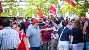 varta-kundgebung-ellwangen-1 Bei einer Kundgebung der IG-Metall in Ellwangen wird für den Erhalt von Arbeitsplätzen und Standorten bei Varta demonstriert.