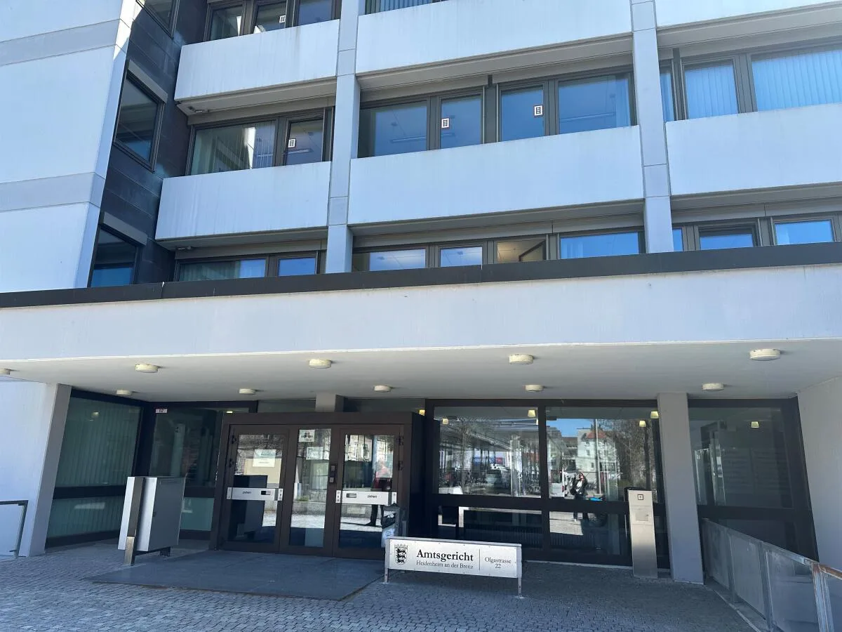 Ein 40 Jahre alter Mann musste sich wegen Beleidigung und Bedrohung vor dem Heidenheimer Amtsgericht verantworten.