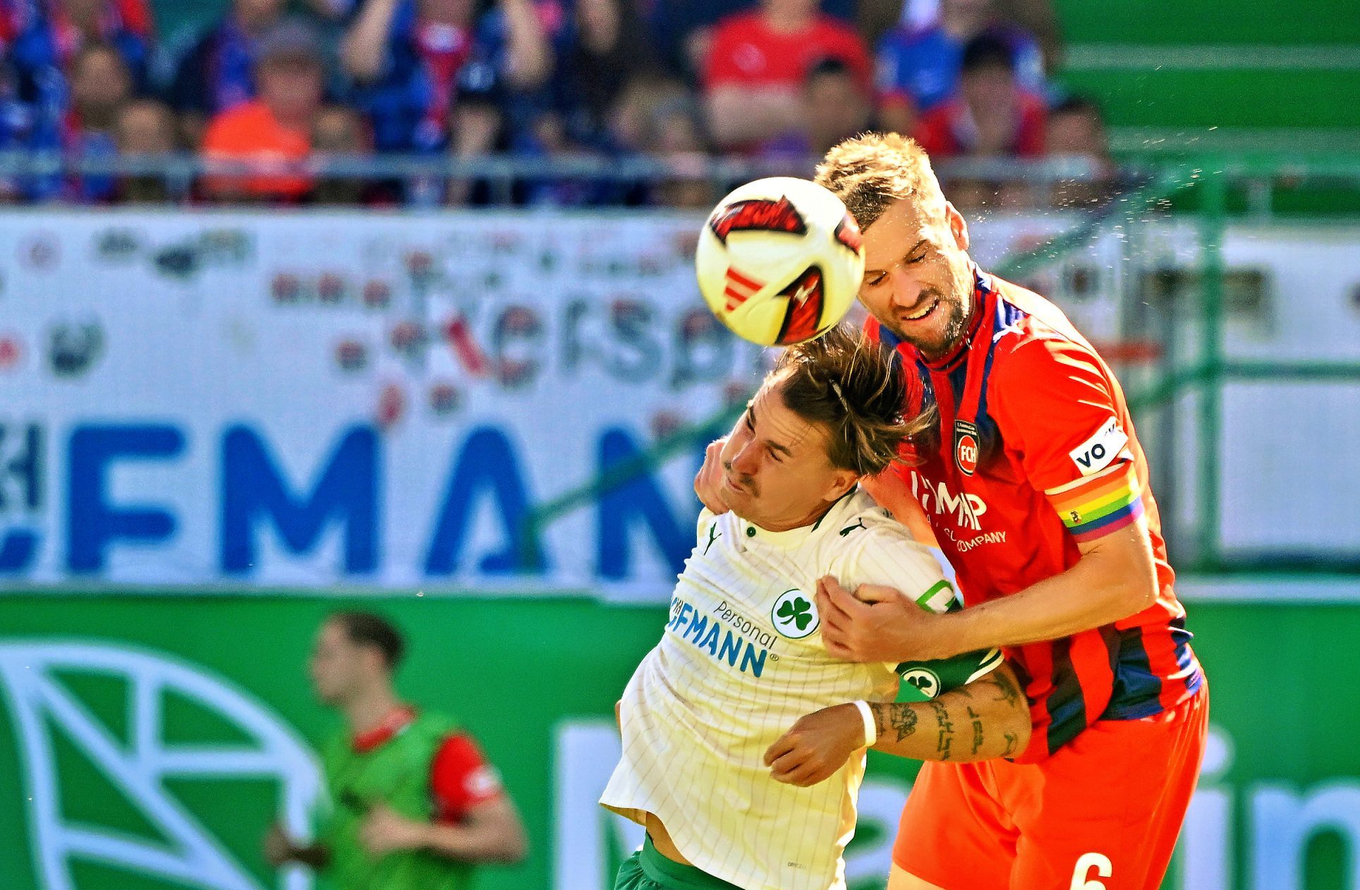 Bezeichnende Situation: Kapitän Patrick Mainka (rechts) und der FCH zeigten bei der SpVgg Greuther Fürth den größeren Kämpfergeist und siegten nach einer starken Defensivleistung.