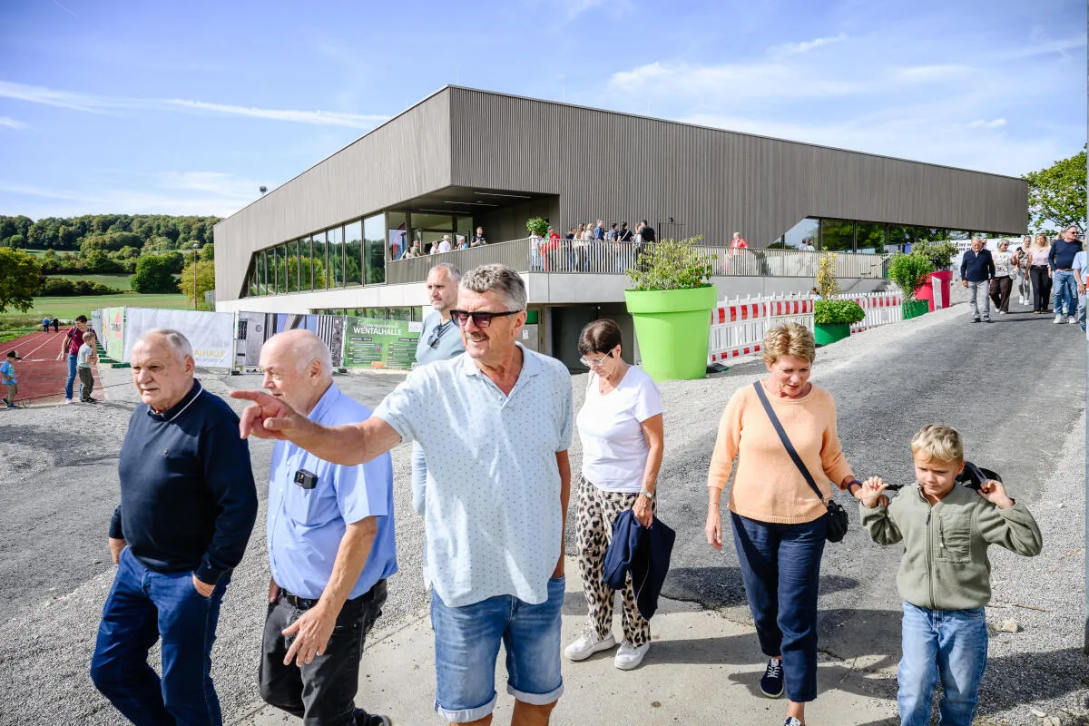 Eröffnungswochenende Wentalhalle Da ist das Ding: Die Steinheimer feierten am Wochenende ihre neue Wentalhalle.