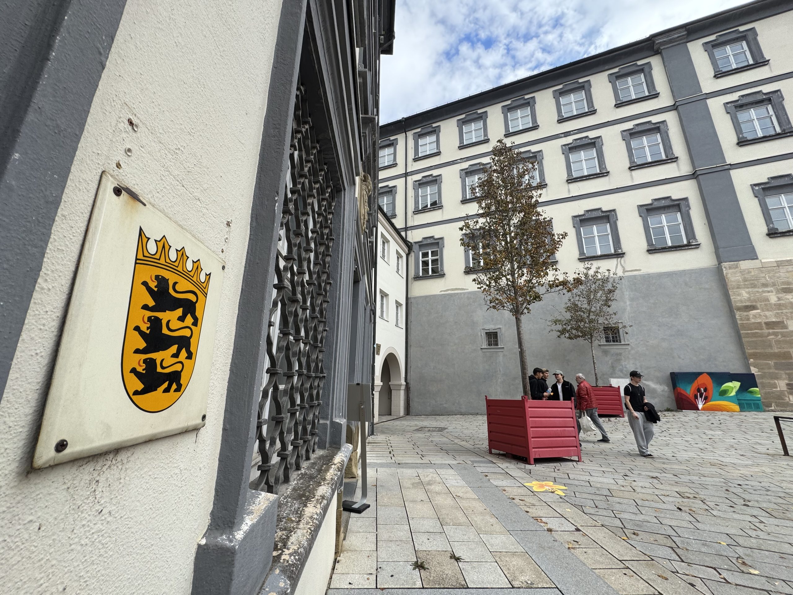 Vor dem Ellwanger Landgericht findet der Strafprozess gegen die vier jungen Heidenheimer statt.