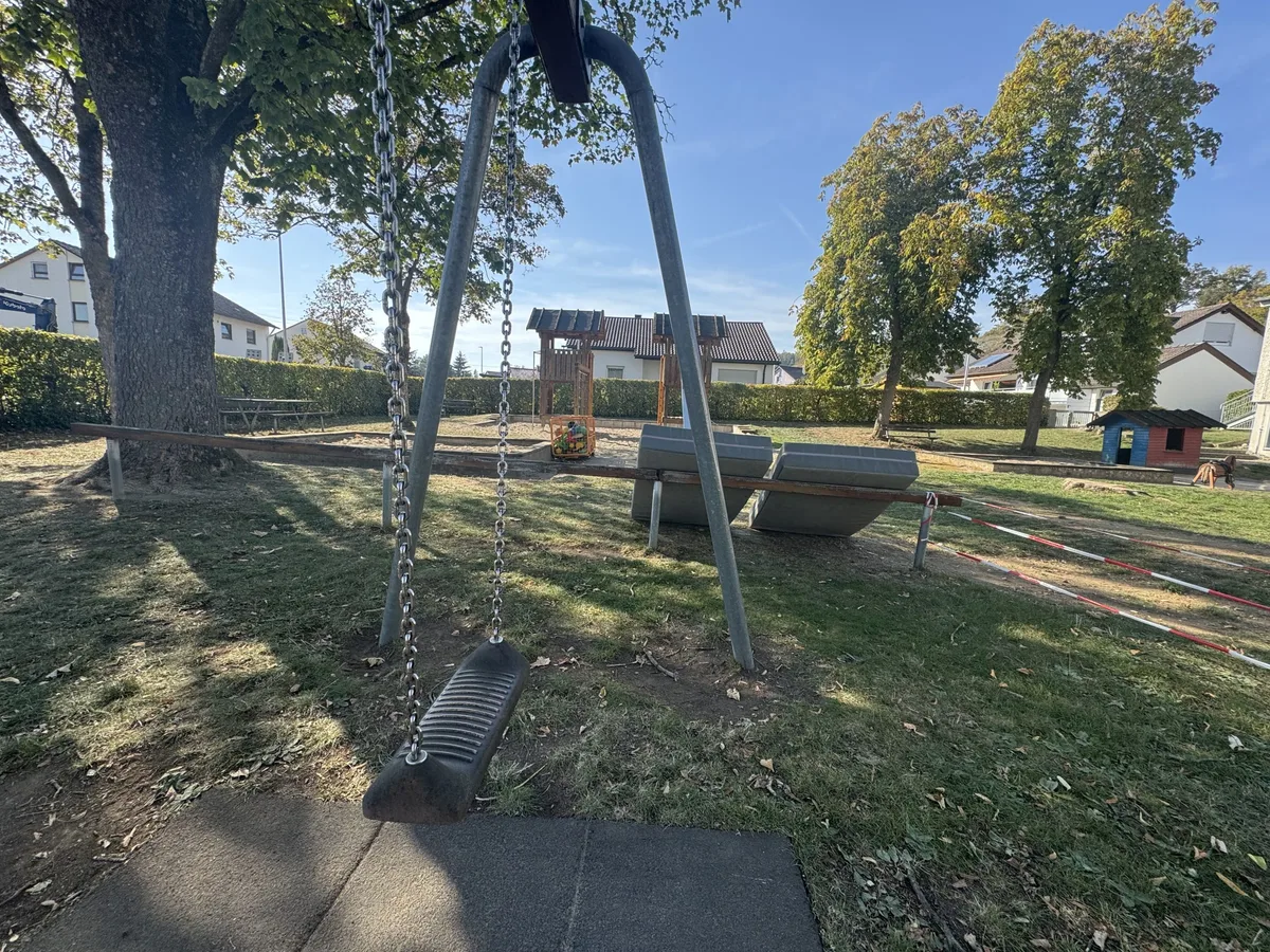 IMG_3446 Der Spielplatz des Kindergartens St. Peter wird umgestaltet und bekommt auch neue Geräte.