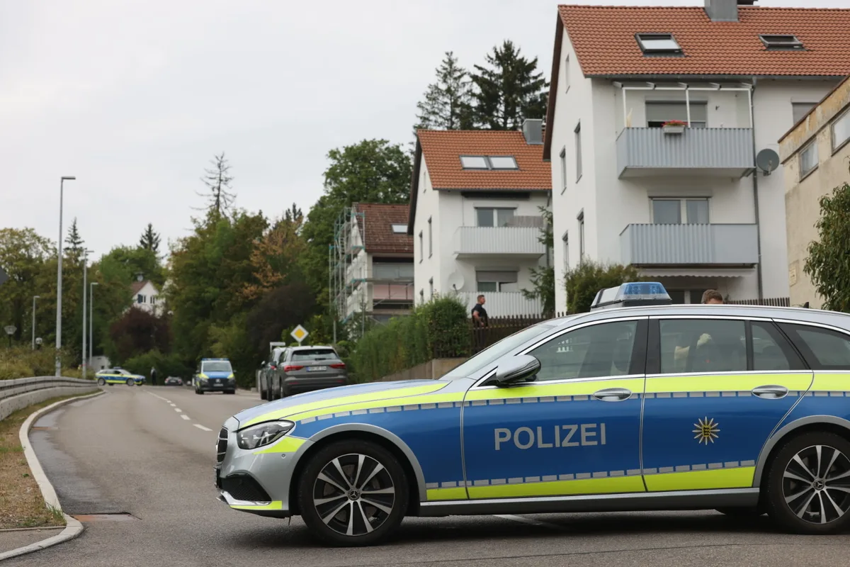 Einsatzkräfte am Dienstag an der Heidenheimer Bergstraße.