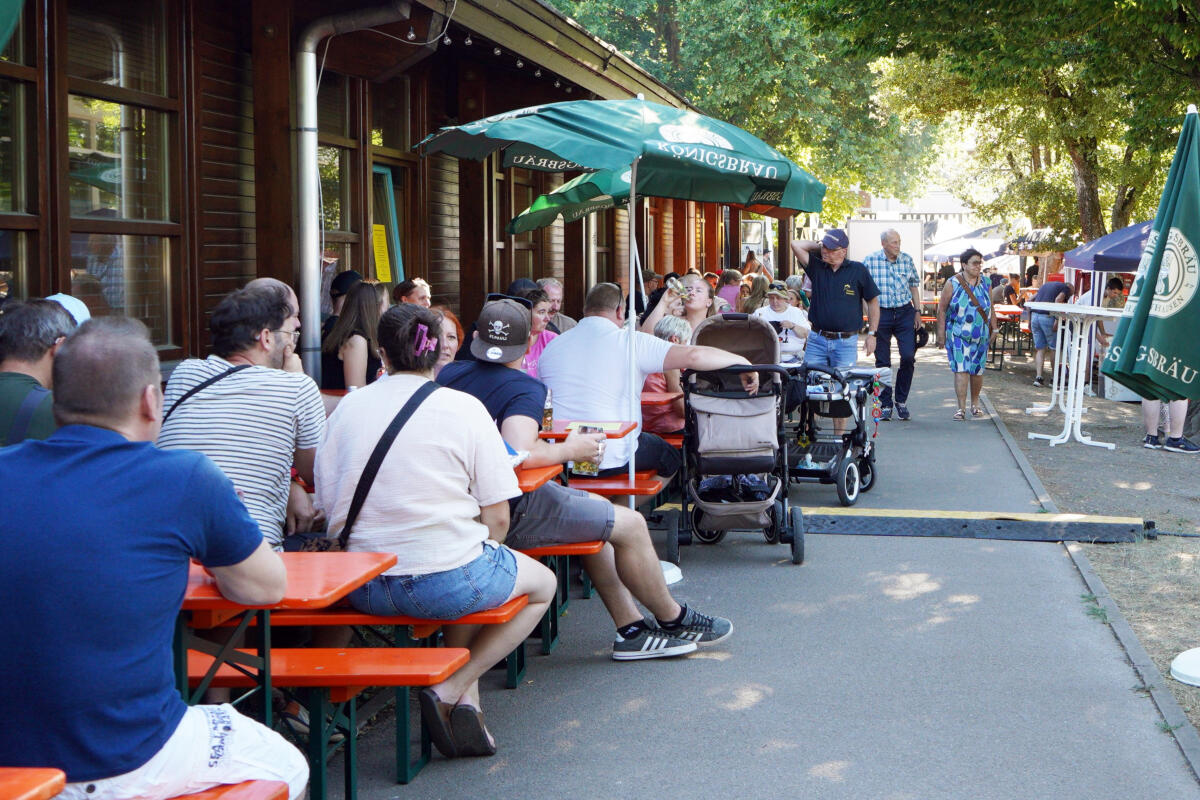 Schattenplätze waren beim „Mergelstetter Sommer“ sehr begehrt.