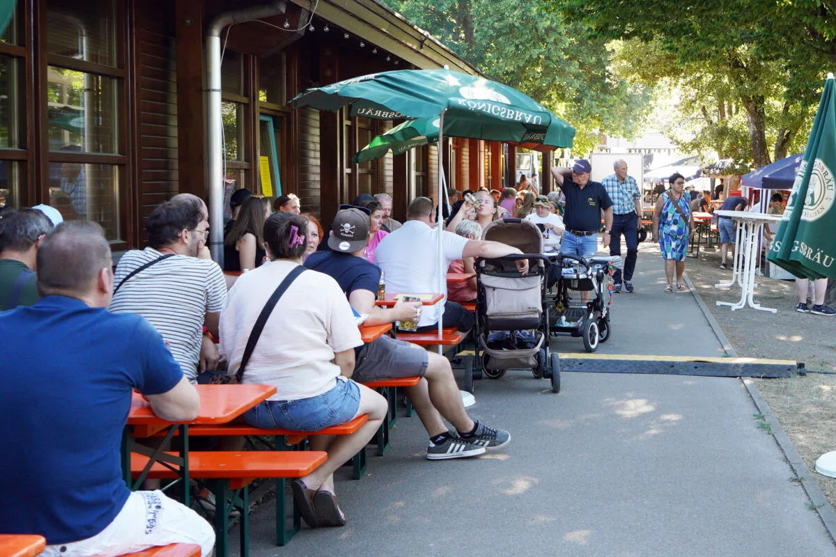 Schattenplätze waren beim „Mergelstetter Sommer“ sehr begehrt.