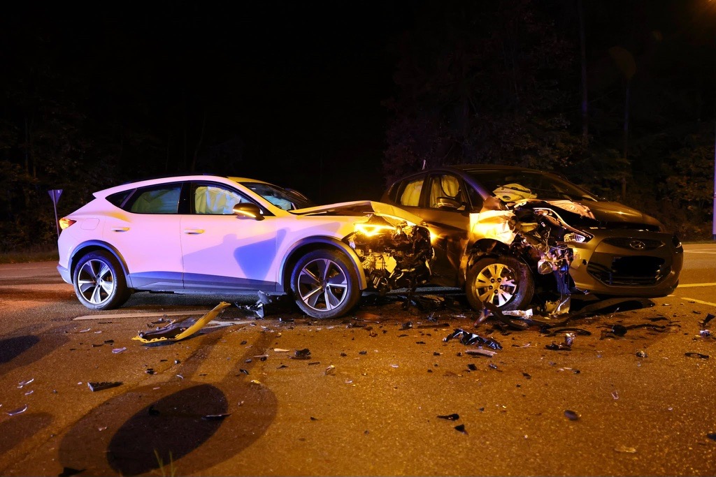 An der Kreuzung Mittelrainstraße/Zanger Straße stießen ein Hyundai und ein Seat zusammen. Beide Fahrer blieben unverletzt. 