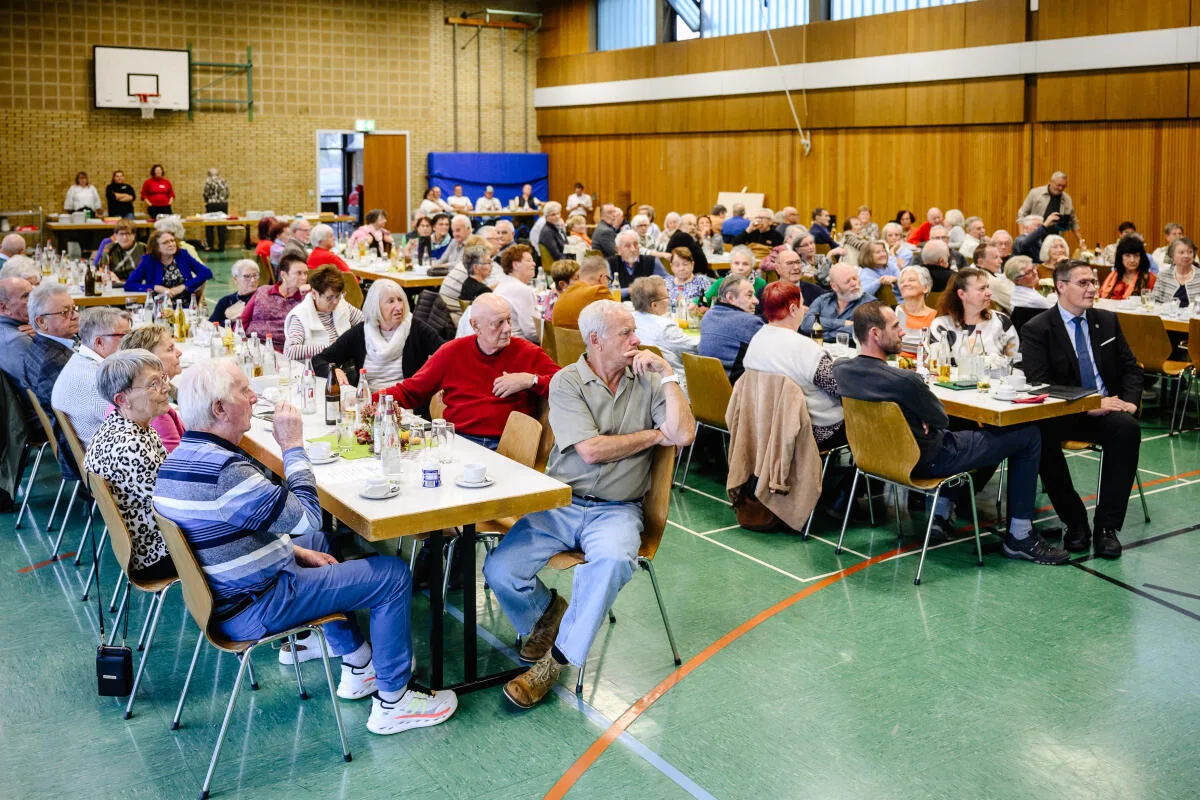 Seniorenfeier Burgberg Einmal mehr gut besucht: die Seniorenfeier in der Maria-von-Linden-Halle in Burgberg.