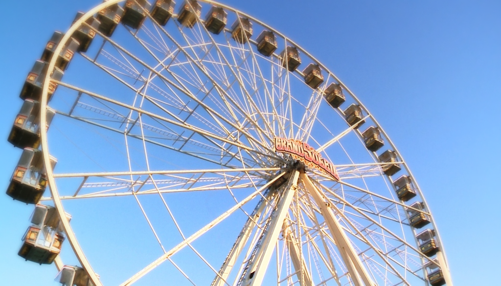 Direkt vor dem Ulmer Stadthaus mit Blick zur Fußgängerzone nimmt am 1. Oktober ein Riesenrad seinen Betrieb auf. 