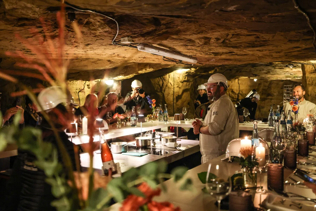 Stollen Hauptbild Hautnah dabei: Andreas Widmann und sein Team kochten im Tiefen Stollen direkt vor den Gästen.