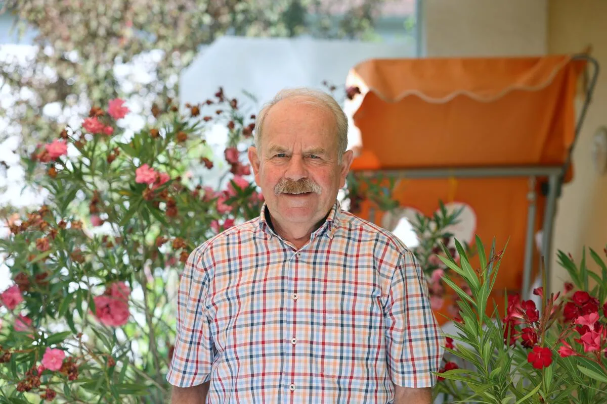 Unternimmt gerne schöne Radtouren: Der frühere Ortsvorsteher Wilhelm Bauer aus Oggenhausen feiert den 80. Geburtstag.