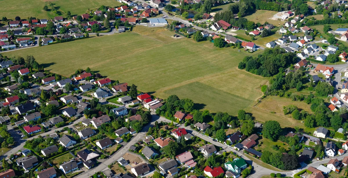 Inmitten des Königsbronner Teilortes Zang soll eine große Fläche, die derzeit noch brachliegt, zum Neubaugebiet werden.