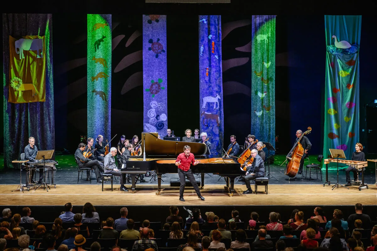 Juri Tetzlaff und das Orchester begeisterten die Kinder im Congress Centrum mit dem "Karneval der Tiere".