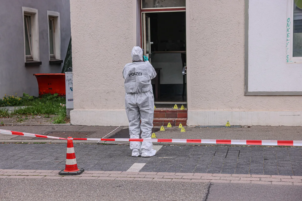 Schüsse in der Stadt, Tatort Clichystraße und Schnaitheimer Straße Polizei sichert Spuren in der Schnaitheimer Straße in Heidenheim.