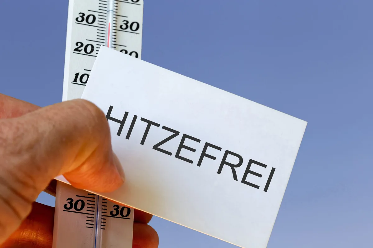 Spontan hitzefrei, so wie früher, ist heute an Schulen kaum noch möglich. 