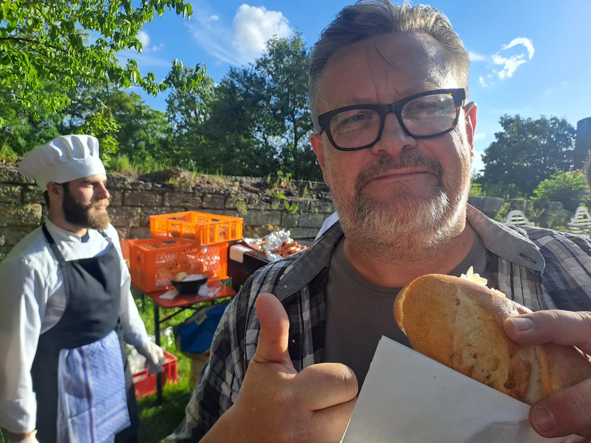 WM schauen mit Feuerwurst&nbsp;– da gibt es von Tester Gerstlauer einen Daumen nach oben.