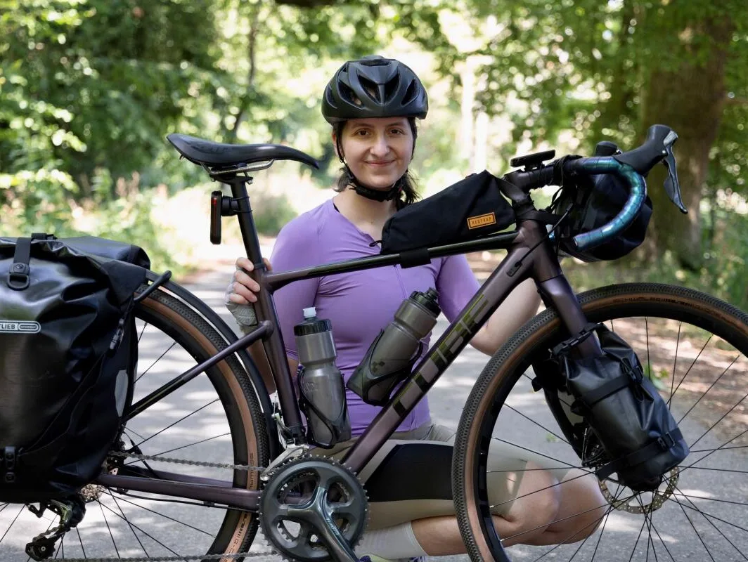 Rund 1700 Kilometer liegen vor der Künstlerin Lea Weber, ihre bisher längste Radreise und ein persönliches Abenteuer. Rund 1700 Kilometer liegen vor der Künstlerin Lea Weber, ihre bisher längste Radreise und ein persönliches Abenteuer.