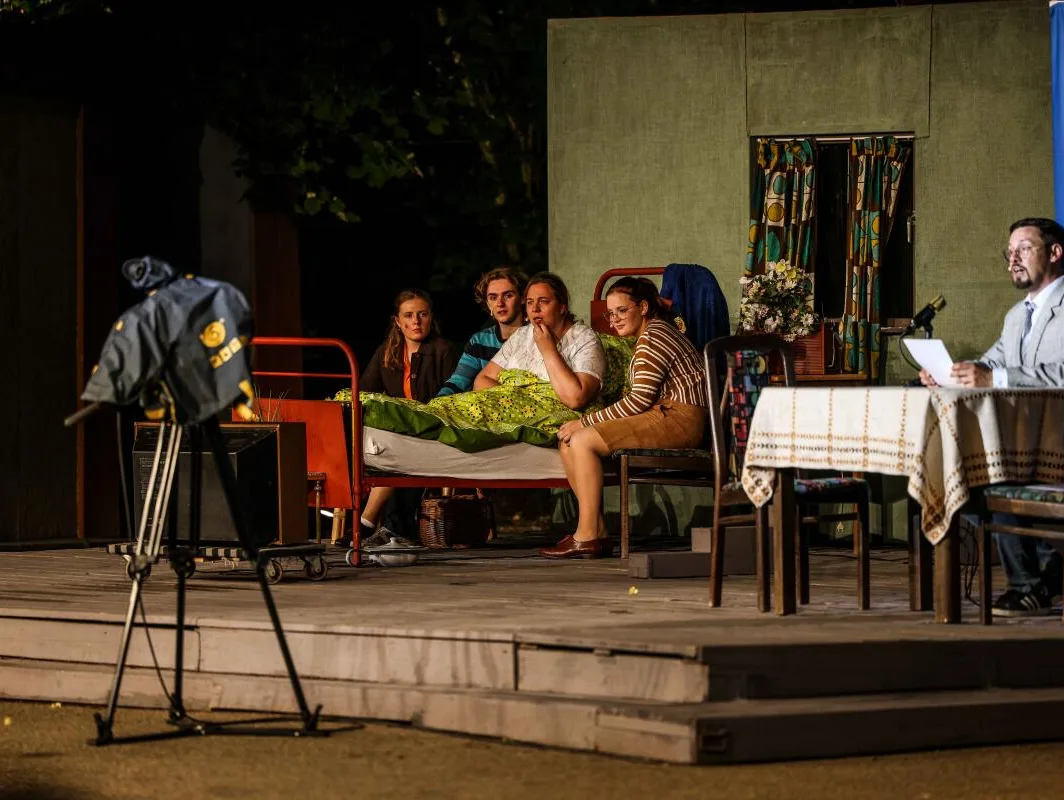 Ostalgie pur: „Good Bye, Lenin!“ hatte Premiere im Naturtheater Heidenheim. Ostalgie pur: „Good Bye, Lenin!“ hatte Premiere im Naturtheater Heidenheim.