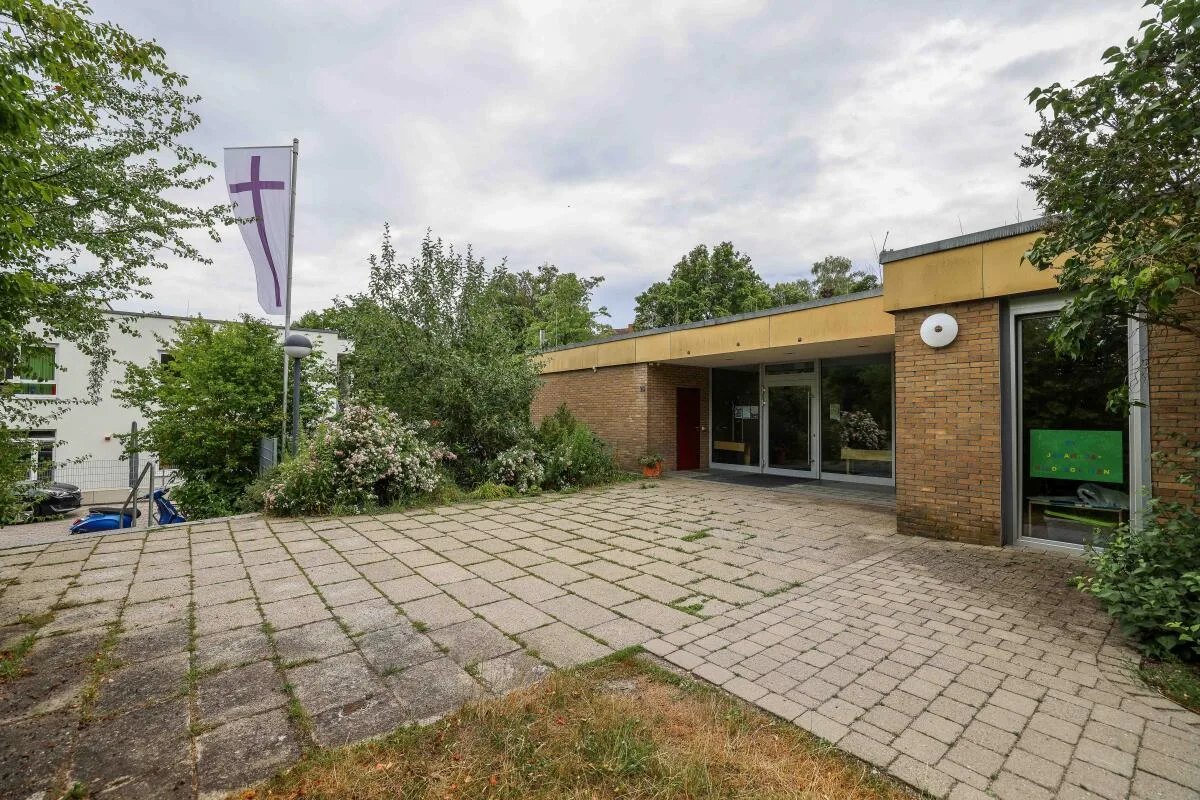 Rumänisch-orthodoxe Gemeinde, evangelisches, Johannesgemeindehaus, Zanger Berg, Die rumänisch-orthodoxe Gemeinde hat im Johannesgemeindehaus auf dem Zanger Bergeine neue Heimat gefunden.