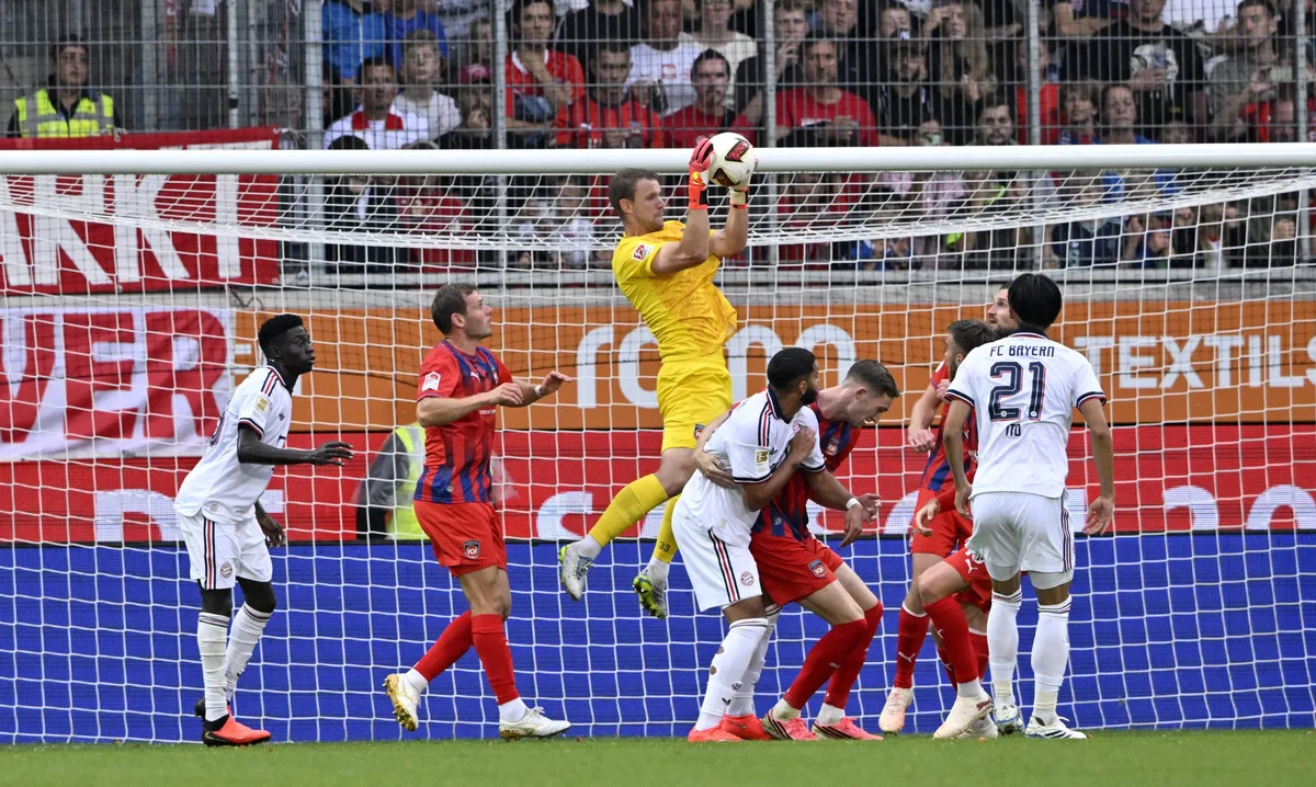 Torhüter Thomas Dähne, hier beim Testspiel gegen Bayern München, hinterließ bei seinen ersten Einsätzen einen guten Eindruck.