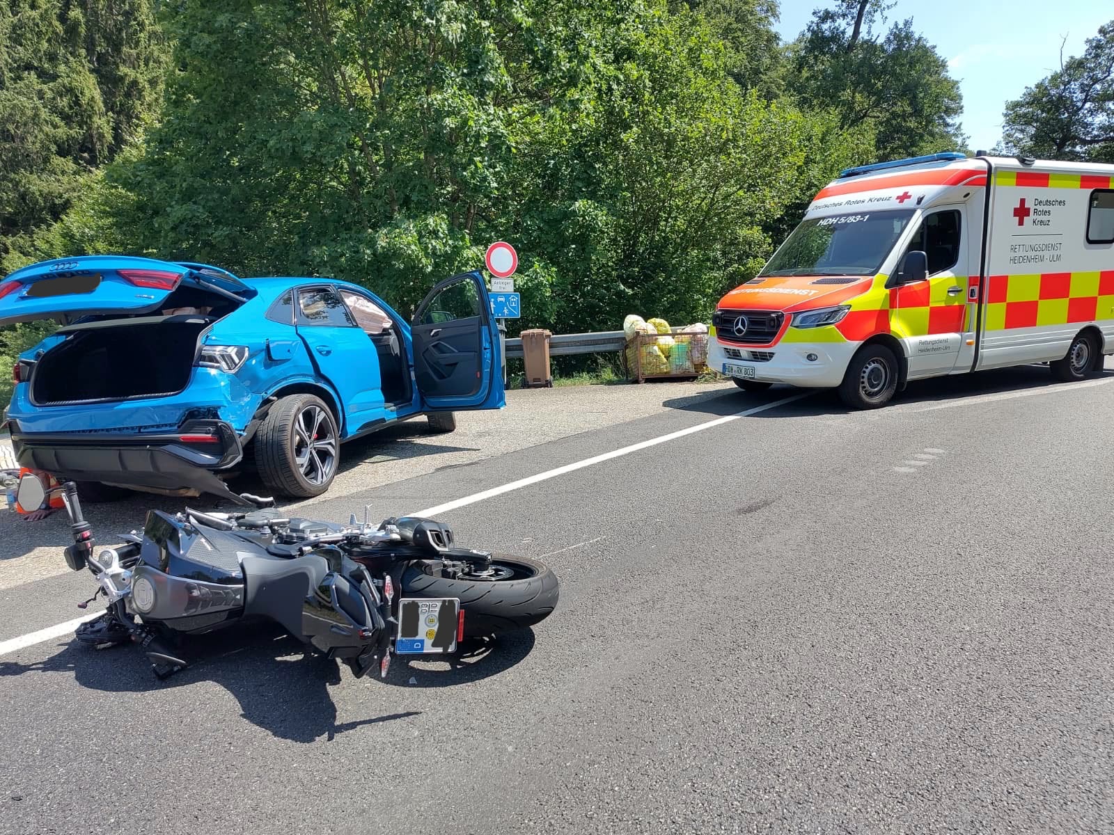 Es kam zu einem Unfall auf der B466a zwischen dem Kreisel und dem Autobahnzubringer Nattheim. 