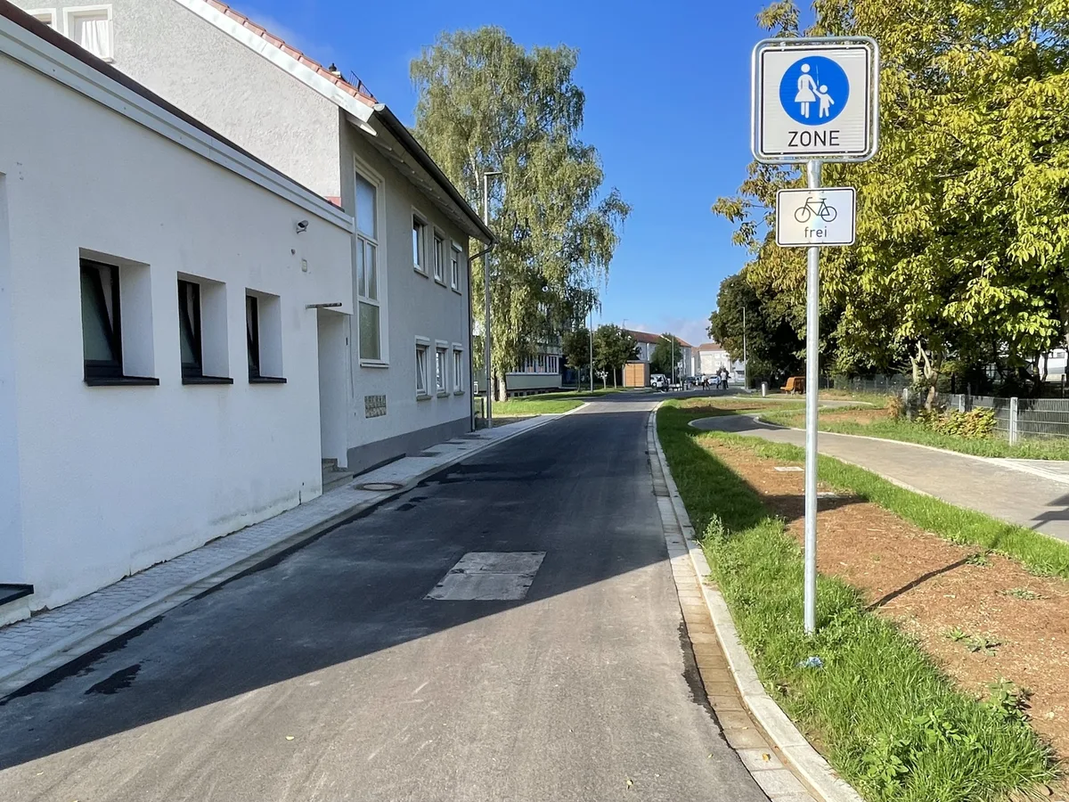 IMG_1701 Nach sechs Monaten Umbauzeit ist die Friedrich-List-Straße wieder offen. Für Radfahrer gelten spezielle Regeln.