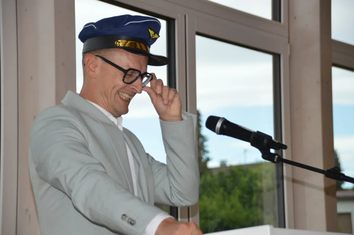 Marc Haist ist seit November vergangenen Jahres der neue "Pilot" der Steinheimer Hillerschule, seit Montag nun auch offiziell.