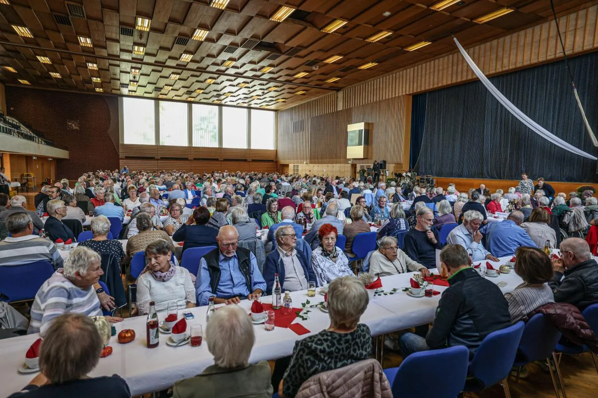 Seniorenfeier in Giengen an der Brenz Voll war der Saal der Walter-Schmid-Halle bei der städtischen Seniorenfeier am Freitagnachmittag.