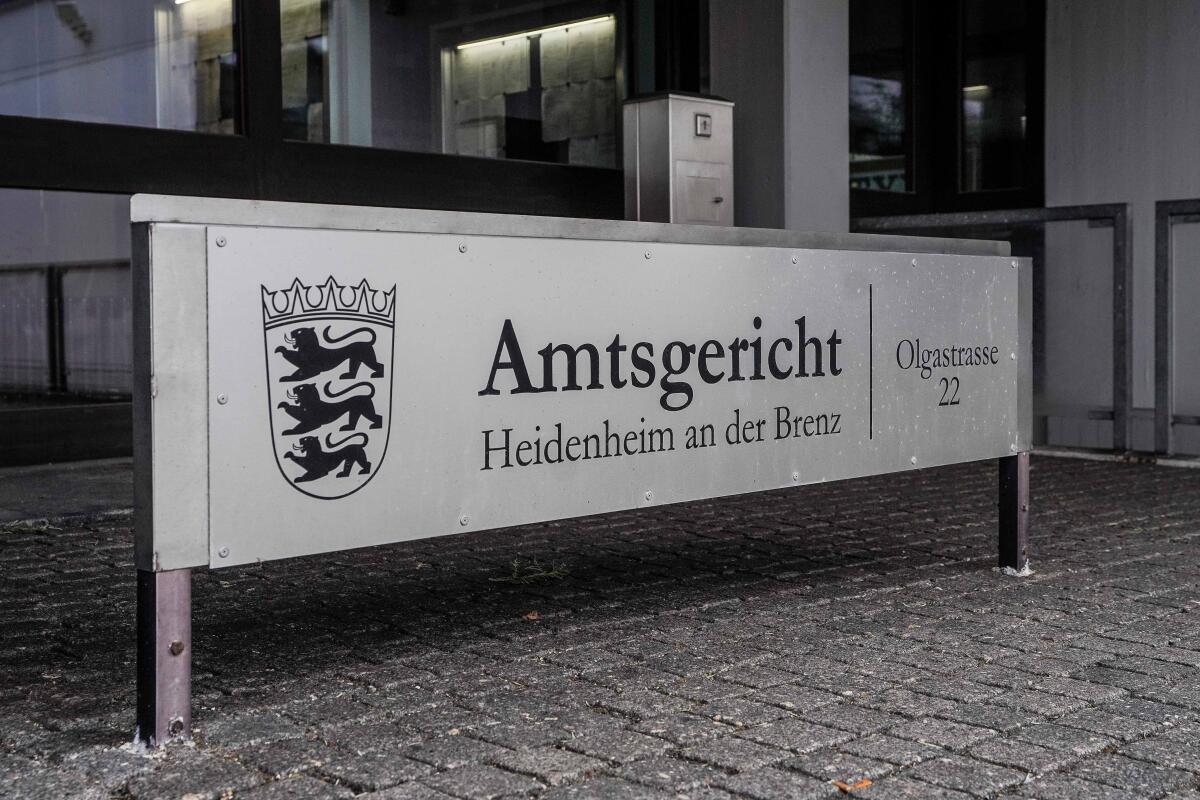 Vier junge Männer aus Giengen müssen sich derzeit vor dem Heidenheimer Amtsgericht verantworten.