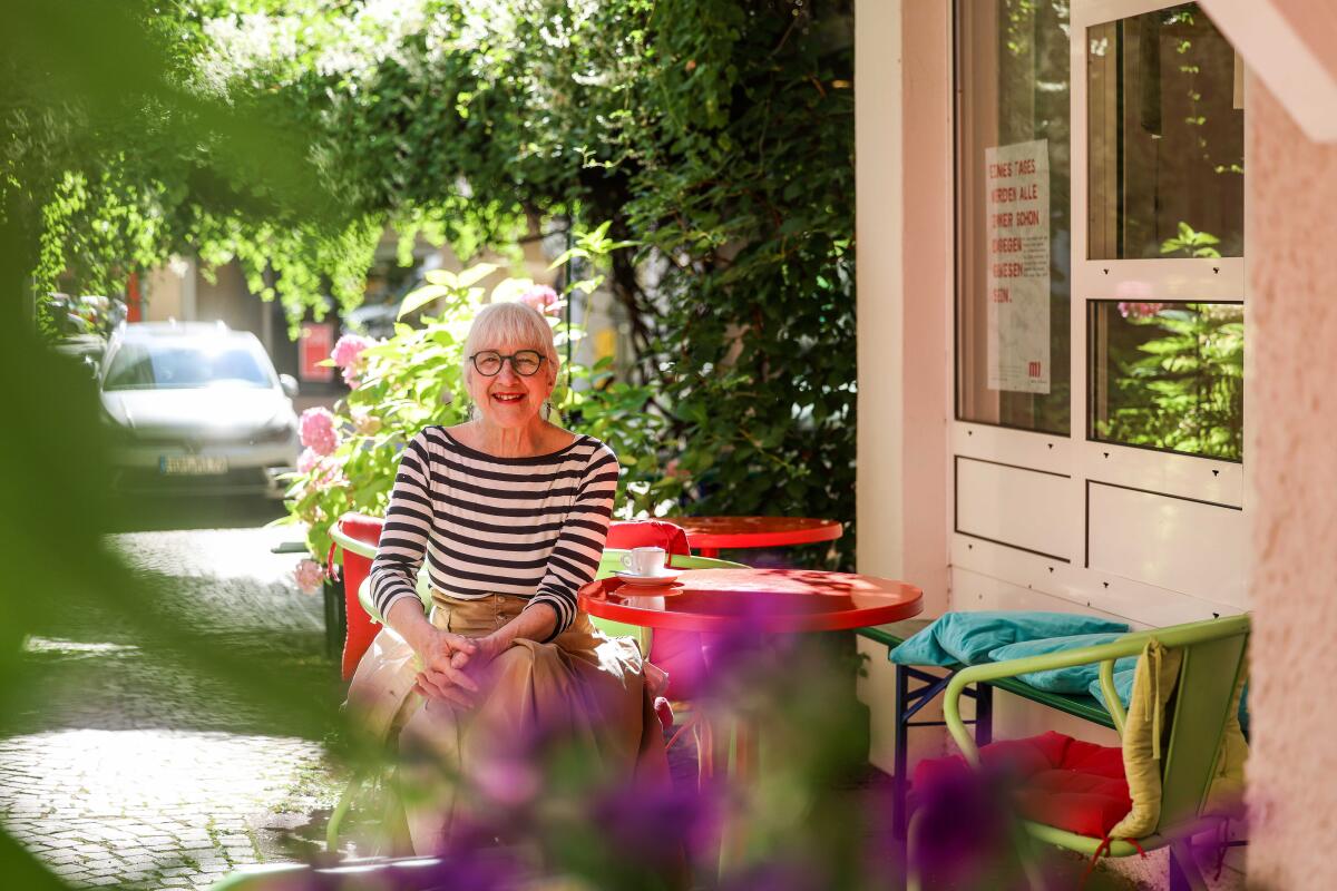 Sybille „Billi“ Kessler vor ihrem Feinkost-Imbiss Zemski´s In der Schwanengasse.