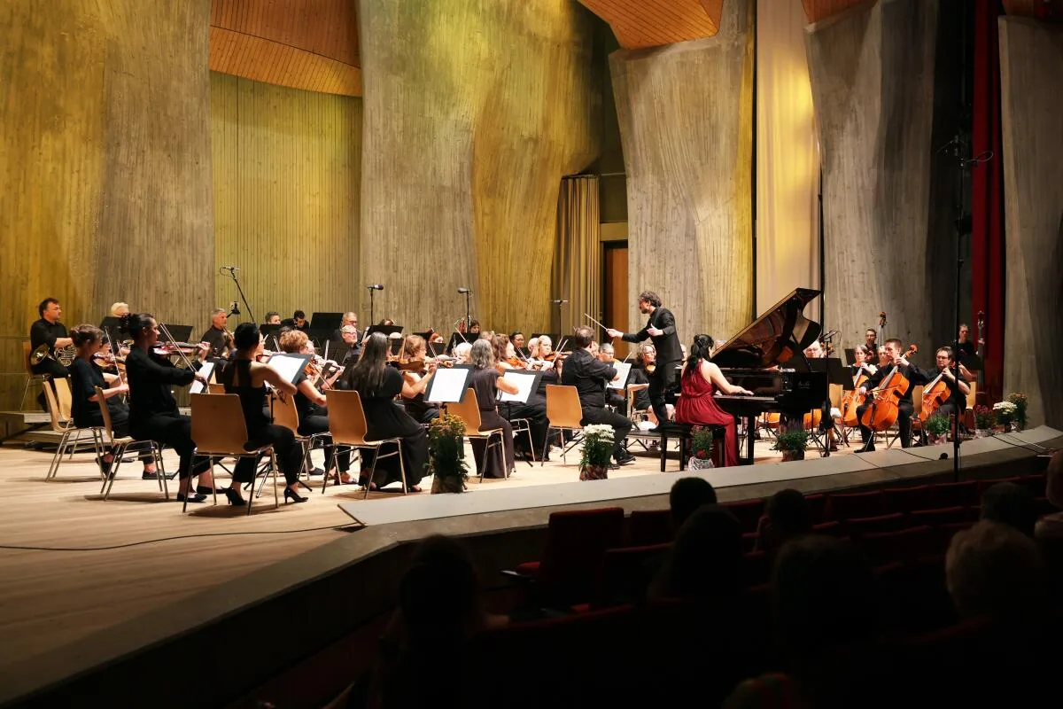 Für sein Sommerkonzert hat das Voith-Orchester freilich wieder die Waldorfschule Heidenheim als Konzertstätte gewählt.