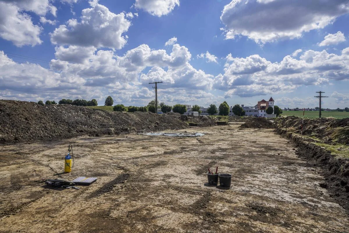 Vor vier Jahren sah es in Heuchlingen bei Gardena noch ganz anders aus: Vor der eigentlichen Erweiterung wurde dort nach archäologischen Funden gegraben.