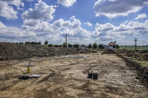 Grabungen Gardena – Stand der Dinge Vor vier Jahren sah es in Heuchlingen bei Gardena noch ganz anders aus: Vor der eigentlichen Erweiterung wurde dort nach archäologischen Funden gegraben.