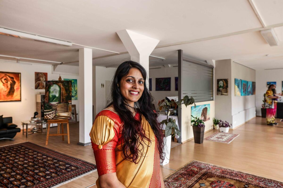 Die Künstlerin Gowsala Shanthakumar hat sich mit der Galerie Gow Art in der Wilhelmstraße 52 einen Lebenstraum erfüllt.