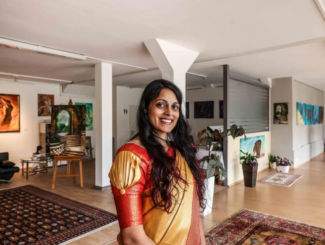 Künstlerin, Gowsala Shanthakumar, Galerie, GowArt, Die Künstlerin Gowsala Shanthakumar hat sich mit der Galerie Gow Art in der Wilhelmstraße 52 einen Lebenstraum erfüllt.