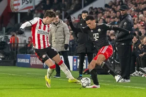 PSV Eindhoven vs. FC Bayern Muenchen, Fussball, UEFA Champions League, 08. Spieltag, Saison 2025/2026, 28.01.2026 Mit seinem neuen Verein Eindhoven traf Paul Wanner (links) auch schon auf Bayern München (rechts) Jamal Musiala), das ihn einst an den 1. FC Heidenheim verliehen hatte.