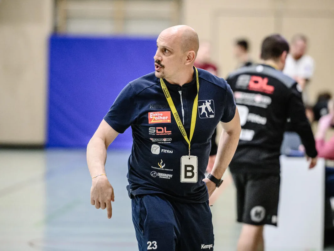 Handball: SHB gegen Deizisau SHB-Trainer Sebastian Schmid sieht auch Positives nach der Niederlage gegen Lauterstein.