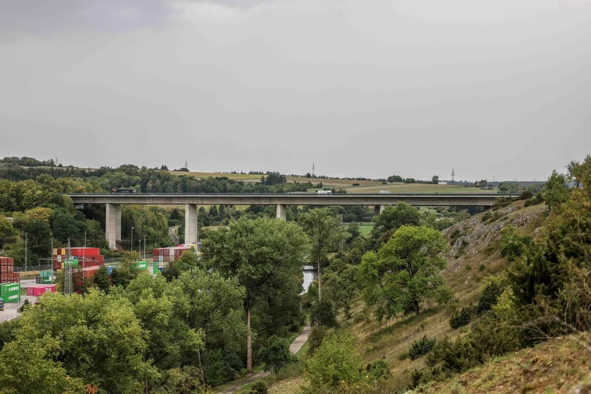 Giengen, Baustelle, Autobahnbrücke, Die rund 40 Meter hohe Brenztalbrücke war in den vergangenen Jahren immer wieder Baustelle.