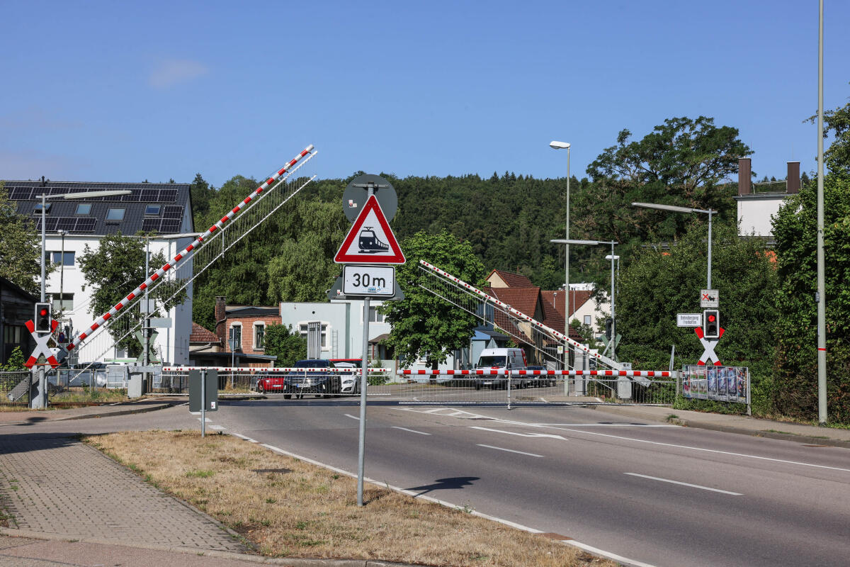 Von 30. Juli bis 8. August können die Gleise an der Hainenbachstraße in Mergelstetten nicht überquert werden. 