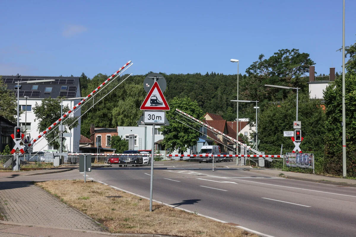 Von 30. Juli bis 8. August können die Gleise an der Hainenbachstraße in Mergelstetten nicht überquert werden. 