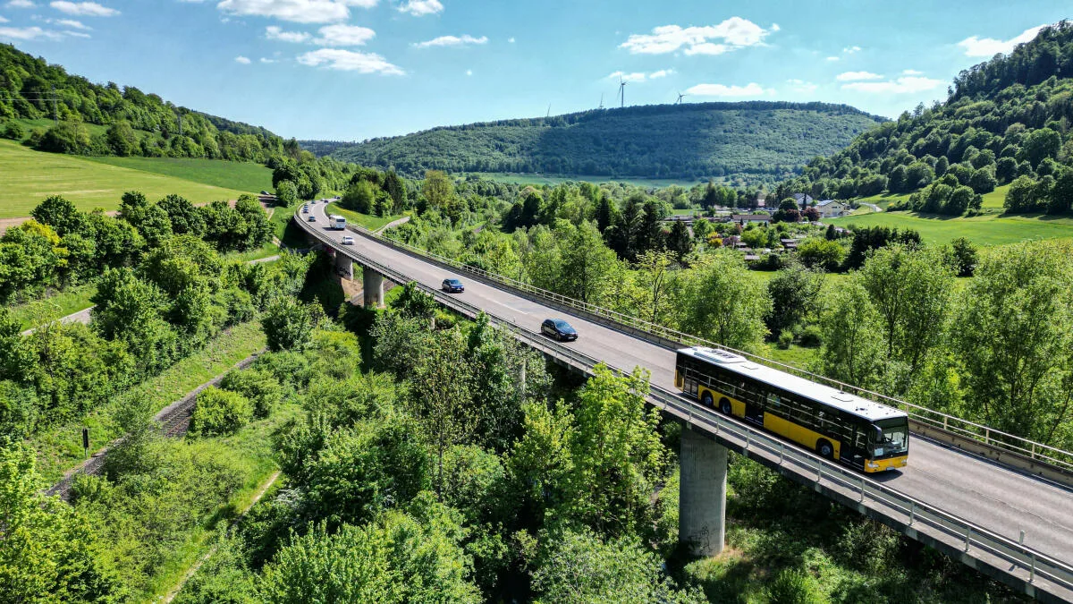 Ab Herbst 2026 sperrt das Regierungspräsidium Stuttgart die B 19 einseitig für Lastwagen über 7,5 Tonnen in Richtung Heidenheim.  