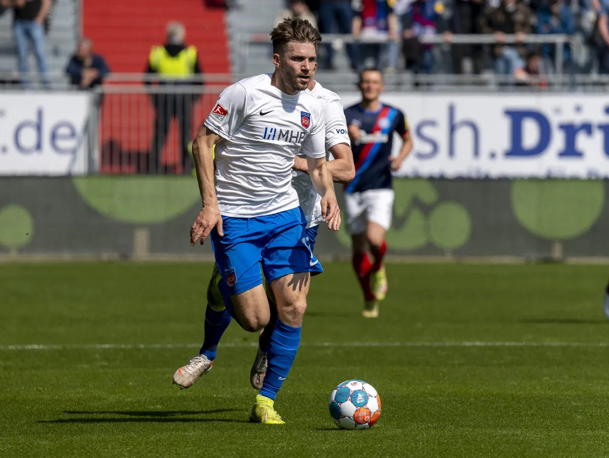 Holstein Kiel vs. FC Heidenheim, 2. Bundesliga, Spieltag 31, Saison 2021/2022, 23.04.2022 Robert Leipertz zählte beim FCH zu den Publikumslieblingen.
