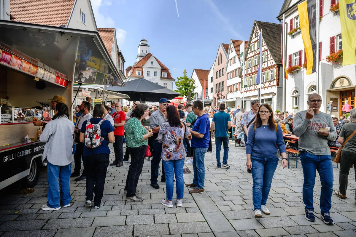 Verkaufsoffener Sonntag in Giengen Herbsthock und verkaufsoffener Feiertag zogen viele Besucher nach Giengen.