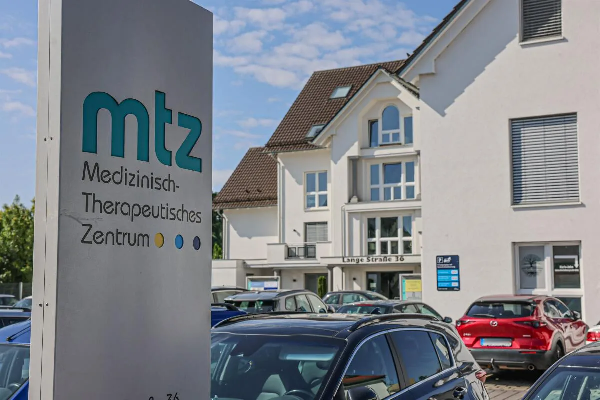 Aufgrund von zu vielen Fremdparkern kümmert sich nun die Firma Park&Control um die Parkraumüberwachung vor dem MTZ.