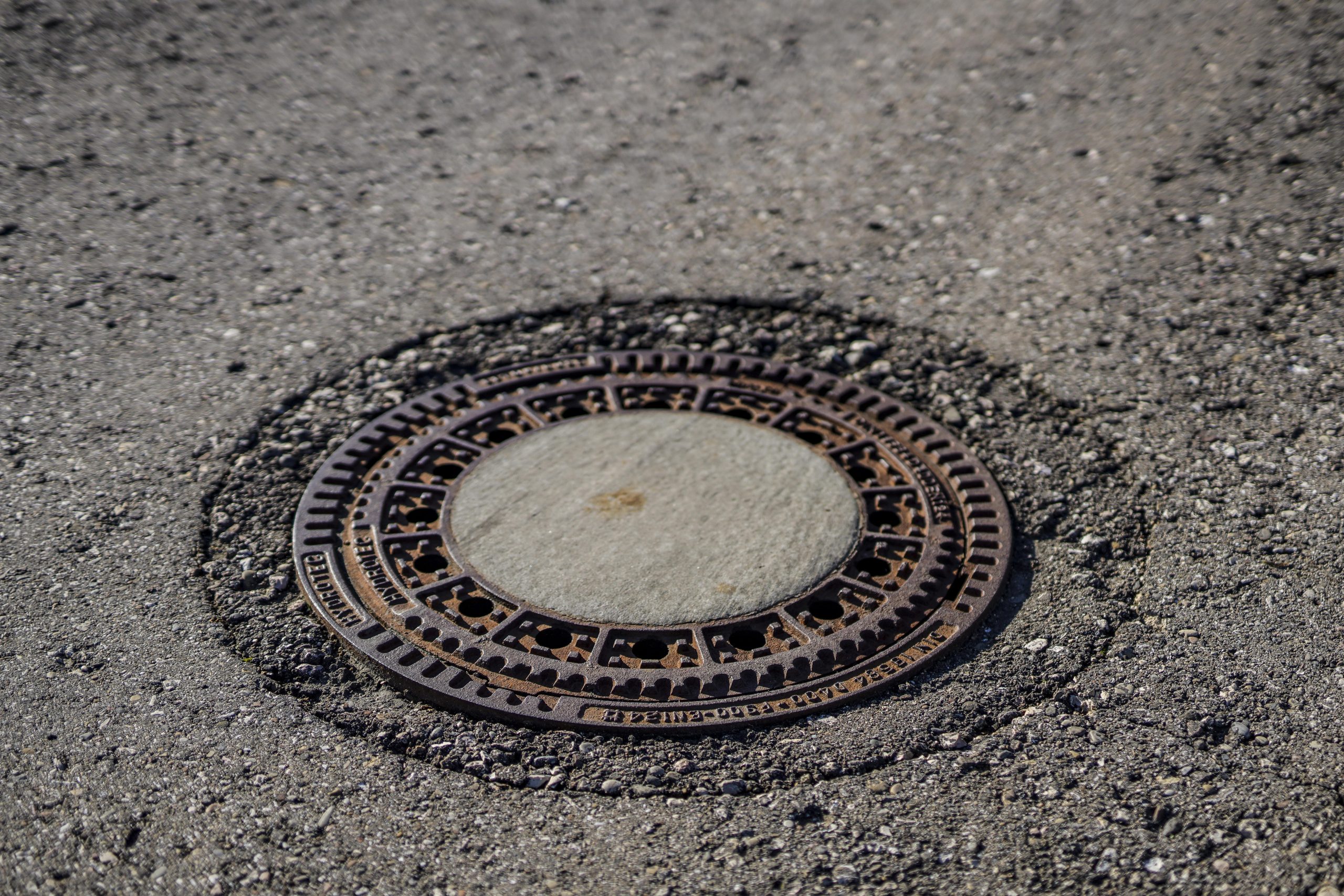 Weil Regenwasser fehlt, müffelt es in Göppingen aus den Kanälen. 