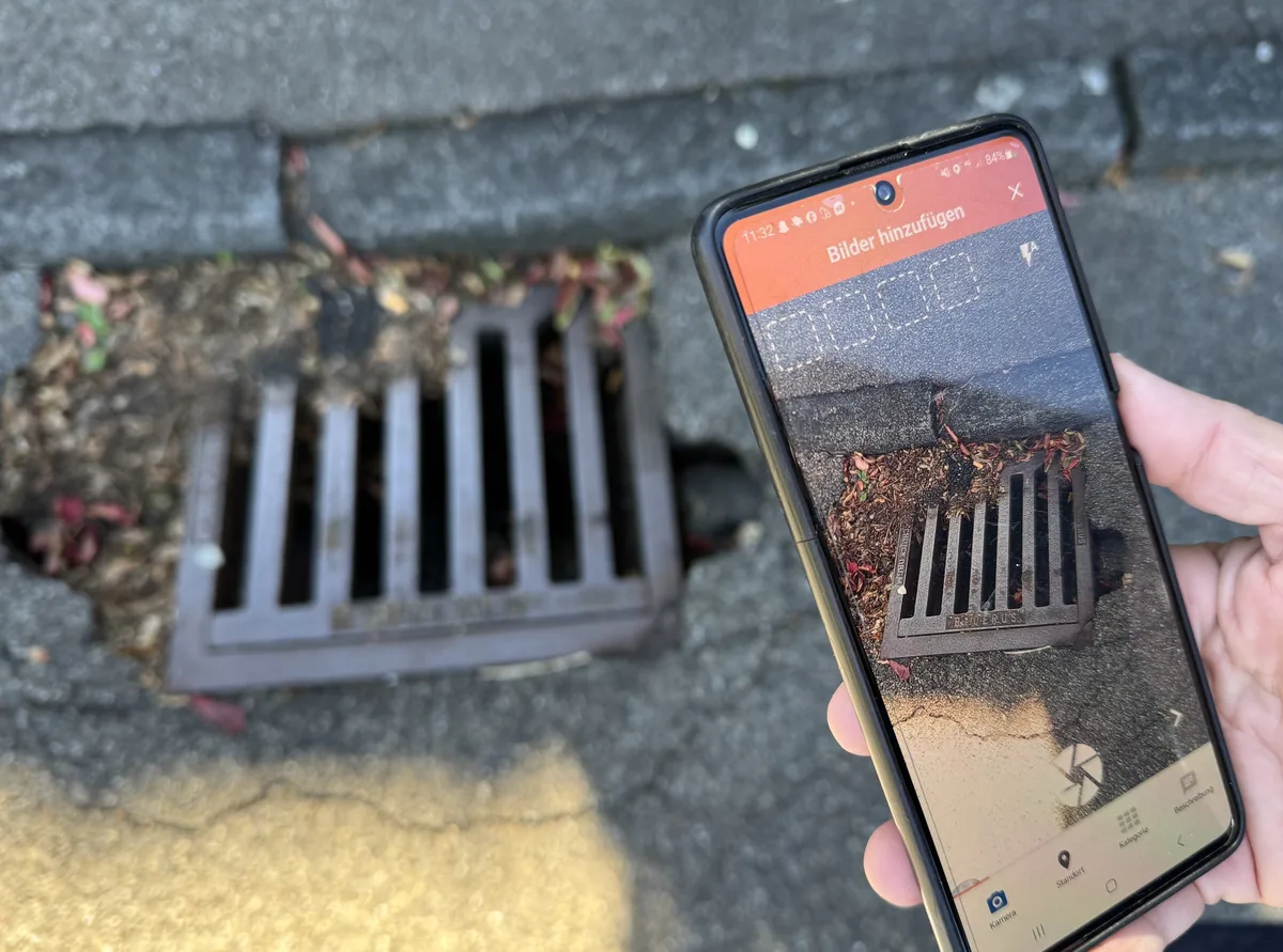 IMG_3427 Über die App lassen sich Schäden wie der des abgesenkten Kanaldeckels samt Foto melden.