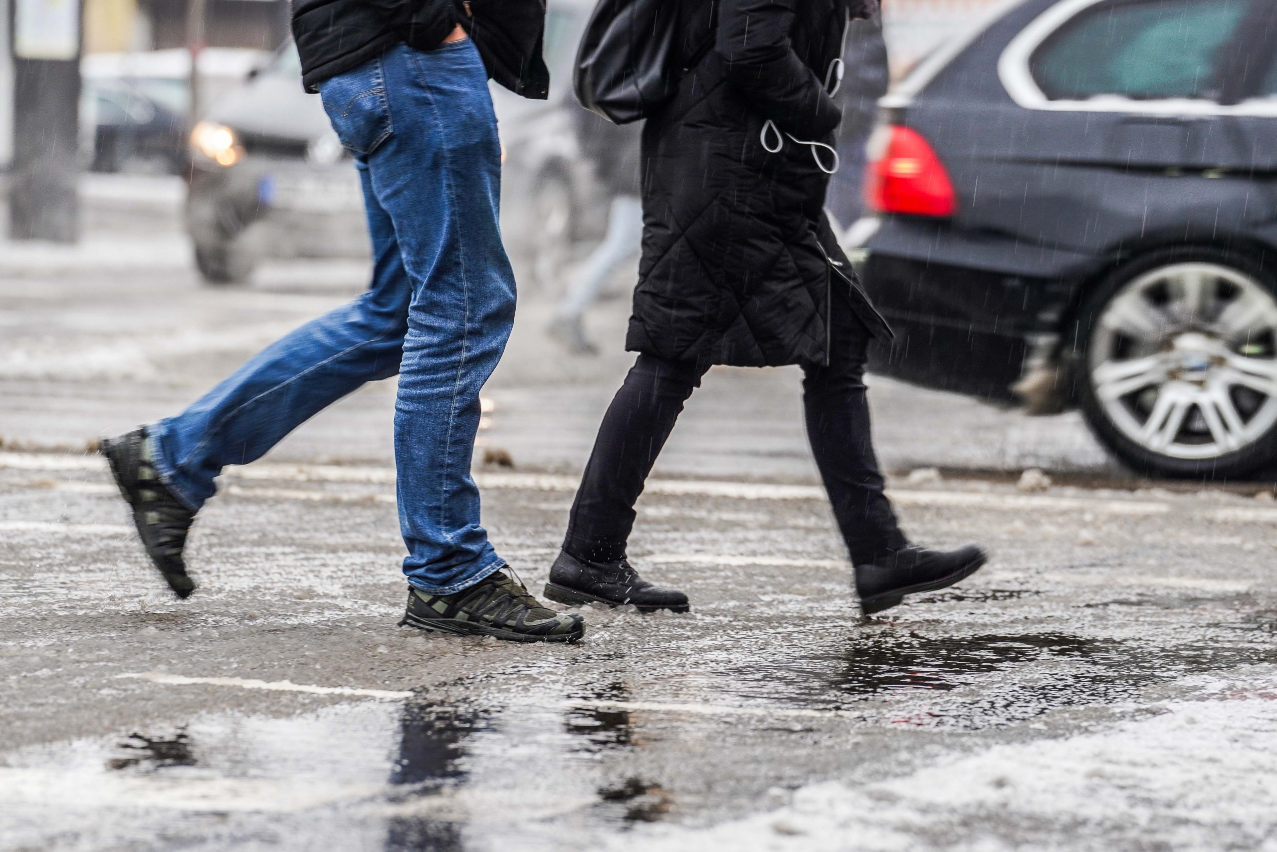 Auch Fußgänger mussten sich im zurückliegenden Winter mit herausfordernden Witterungsverhältnissen arrangieren. 